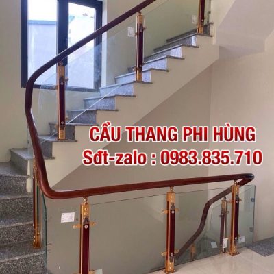 100 mẫu cầu thang kính đẹp tại Hà Nội, Cầu thang lan can kính tay vịn gỗ
