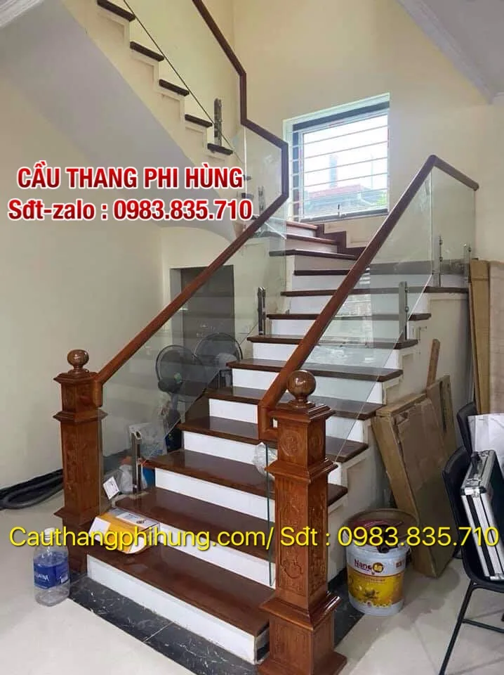 Cầu Thang Kính Tại Hà Nội . Cầu Thang Kính Đẹp Tay Vịn Gỗ