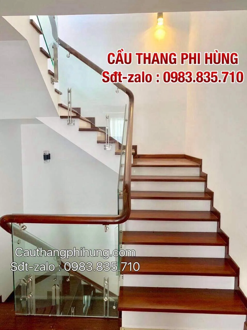 Cầu Thang Kính Tay Vịn Gỗ Tại Hà Nội . Cầu Thang Lan Can Kính Cường Lực Đẹp