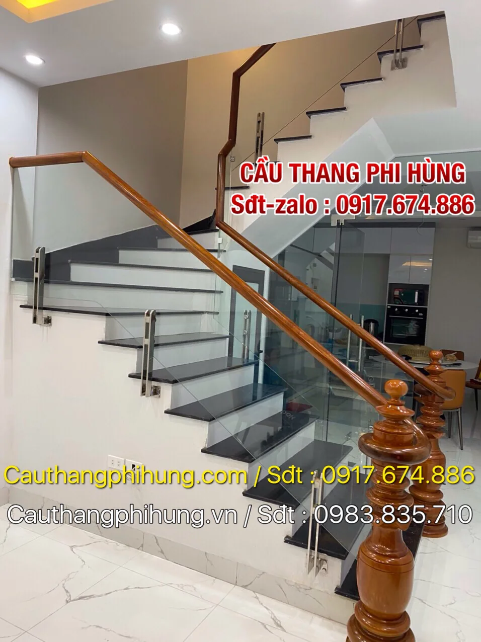 CẦU THANG KÍNH TAY VỊN GỖ TẠI HÒA BÌNH