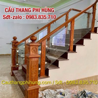 Cầu Thang Kính Cường Lực Tay Vịn Gỗ . Lan Can Cầu Thang Kính Đẹp Tại Hà Nội