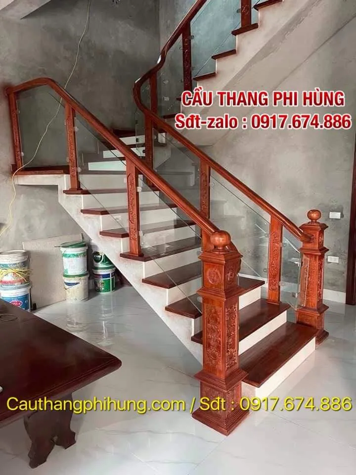 CẦU THANG KÍNH ĐẸP TẠI HÒA BÌNH