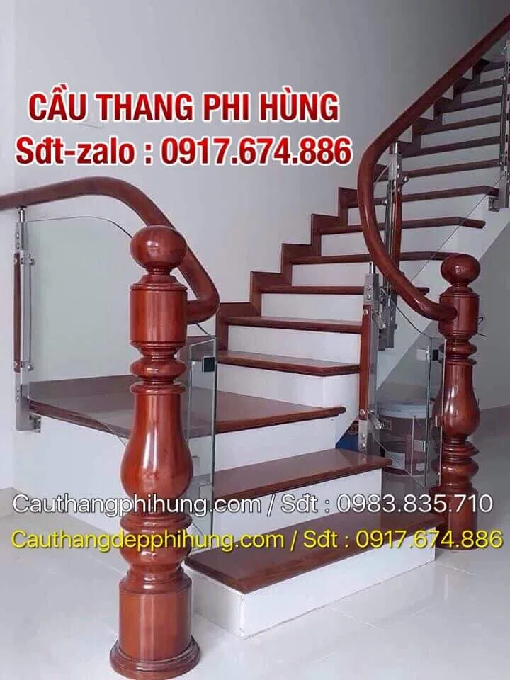 CẦU THANG GỖ KÍNH TẠI HÒA BÌNH
