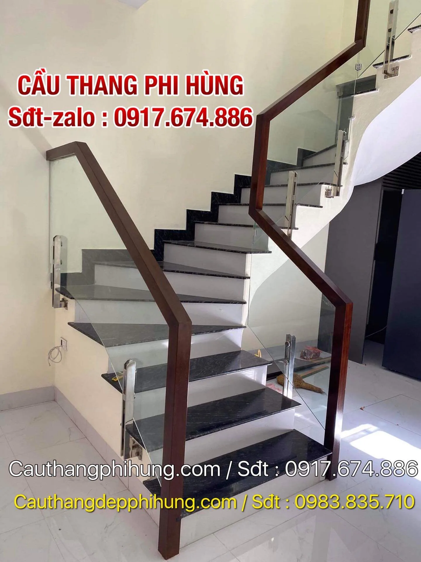 CẦU THANG KÍNH GỖ TẠI HÒA BÌNH