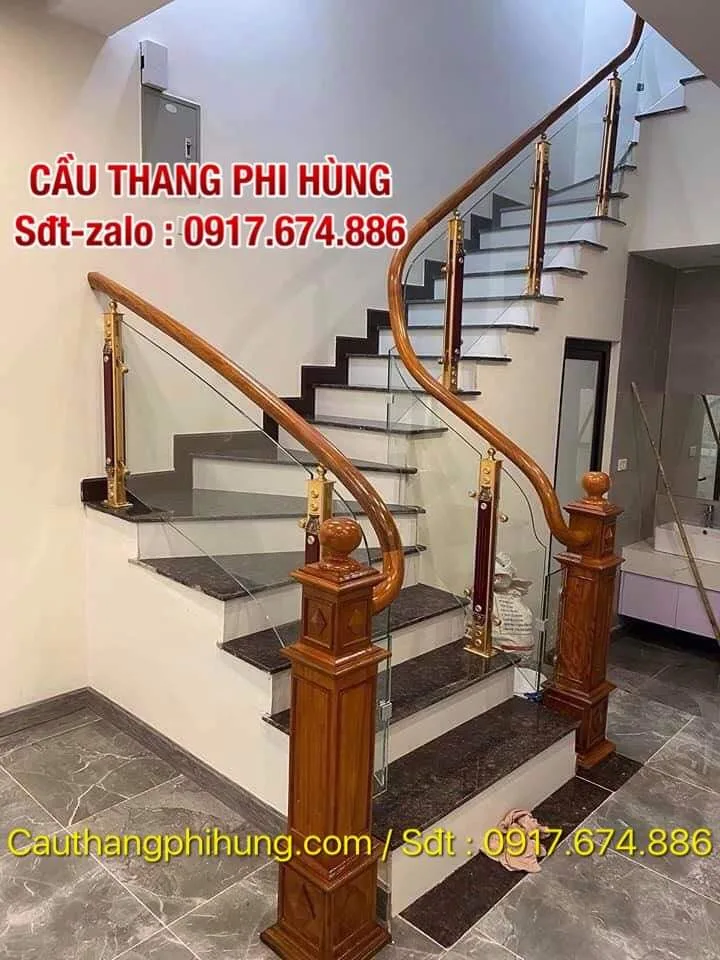 CẦU THANG LAN CAN KÍNH TẠI HÒA BÌNH