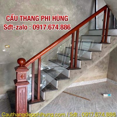 Cầu Thang Gỗ Kính Đẹp Tại Hà Nội . Lan Can Cầu Thang Kính Tay Vịn Gỗ