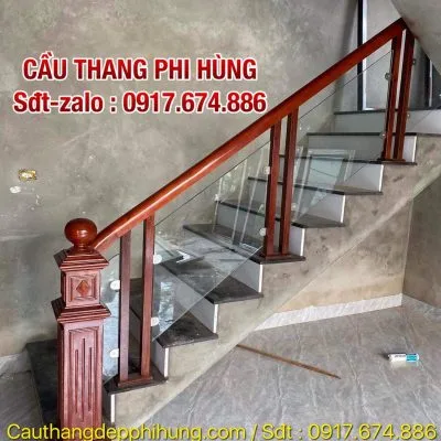 Cầu Thang Gỗ Kính Đẹp Tại Hà Nội . Lan Can Cầu Thang Kính Tay Vịn Gỗ