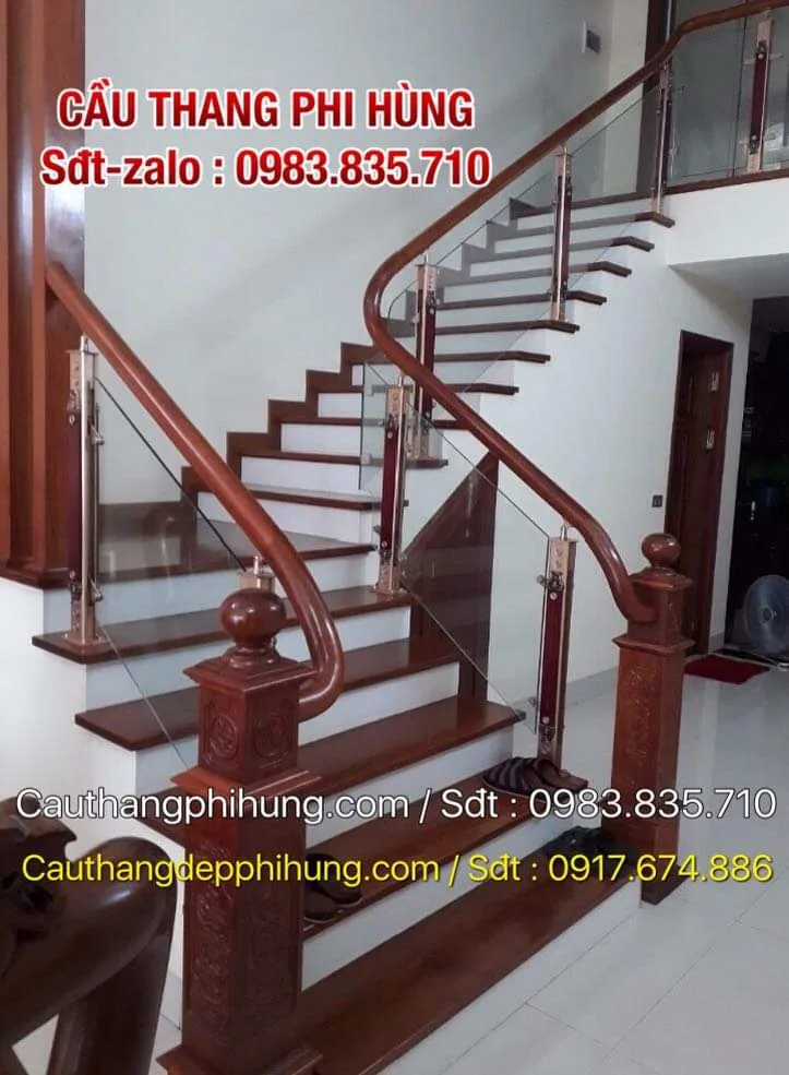 CẦU THANG KÍNH TAY VỊN GỖ TẠI HÒA BÌNH