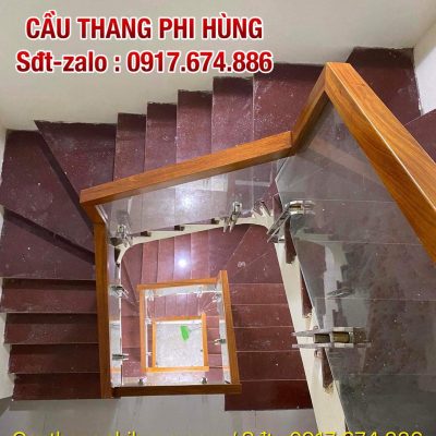 Cầu Thang Kính Cường Lực Tay Vịn Gỗ . Cầu Thang Kính Đẹp Hiện Đại