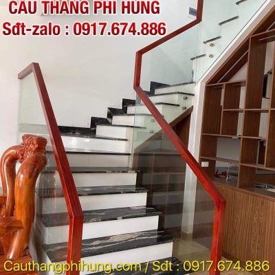 Cầu Thang Kính Cường Lực Tại Hà Nội . Cầu Thang Kính Đẹp Tay Vịn Gỗ