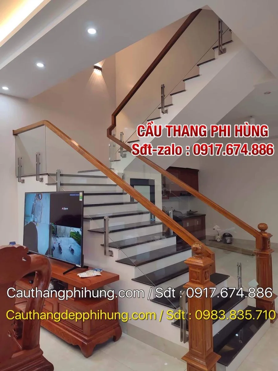 CẦU THANG LAN CAN KÍNH TẠI VĨNH PHÚC