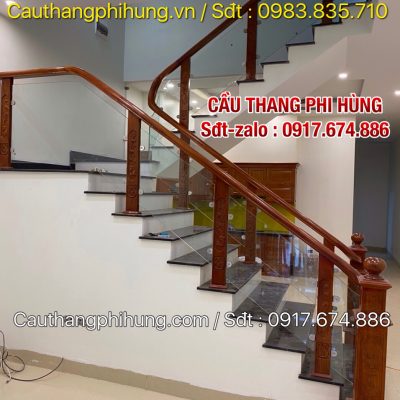 LAN CAN CẦU THANG KÍNH CƯỜNG LỰC . CẦU THANG KÍNH ĐẸP TAY VỊN GỖ TẠI HÀ NỘI