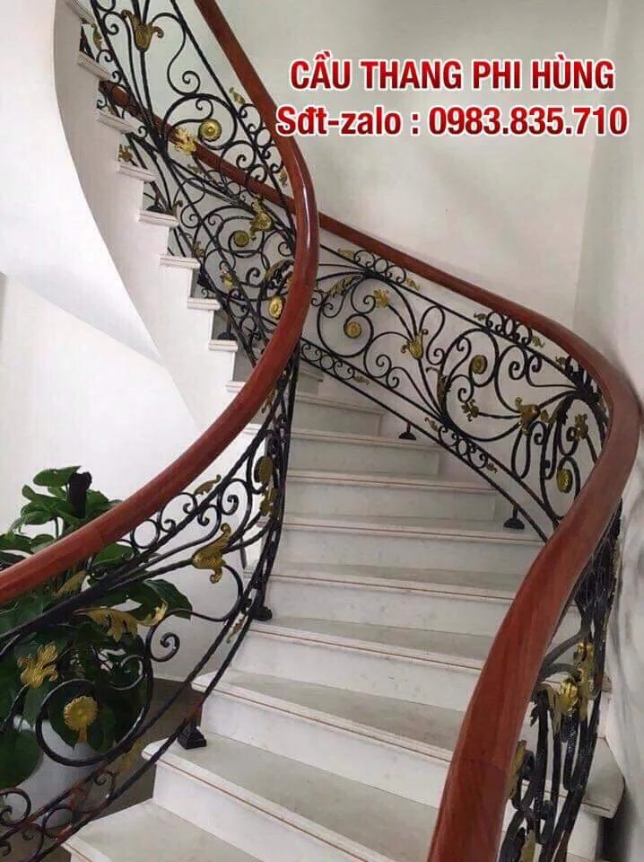 CẦU THANG LAN CAN SẮT TAY VỊN GỖ . CẦU THANG SẮT NGHỆ THUẬT TẠI HÀ NỘI