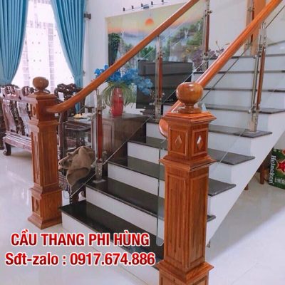 CẦU THANG LAN CAN KÍNH CƯỜNG LỰC . CẦU THANG KÍNH TAY VỊN GỖ ĐẸP