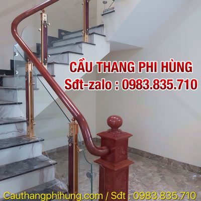 CẦU THANG KÍNH TAY VỊN GỖ ĐẸP TẠI HÀ NỘI . LAN CAN CẦU THANG KÍNH CƯỜNG LỰC ĐẸP