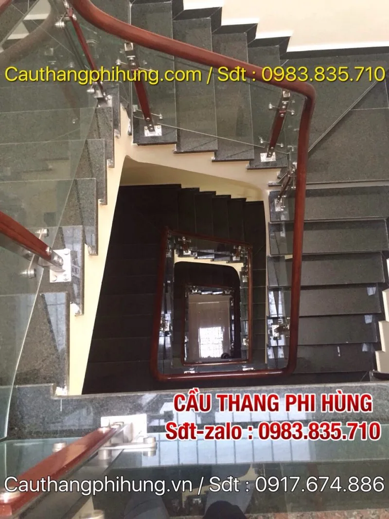 CẦU THANG KÍNH ĐẸP TAY VỊN GỖ . LAN CAN CẦU THANG KÍNH CƯỜNG LỰC TẠI HÀ NỘI
