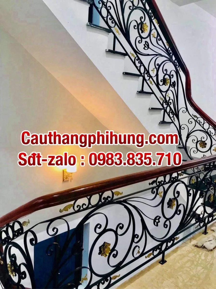 LAN CAN CẦU THANG SẮT NGHỆ THUẬT . CẦU THANG SẮT TAY VỊN GỖ ĐẸP TẠI HÀ NỘI