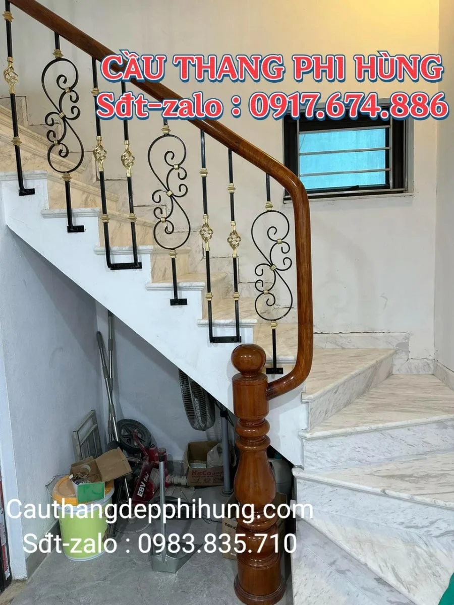 Cầu Thang Sắt Nghệ Thuật Đẹp Tại Hà Nội . Mẫu Cầu Thang Sắt Tay Vịn Gỗ