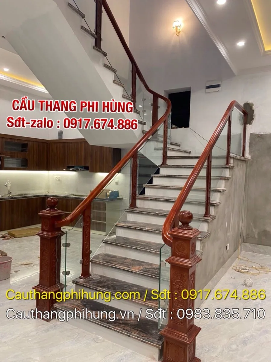 MẪU CẦU THANG GỖ KÍNH THÁI BÌNH