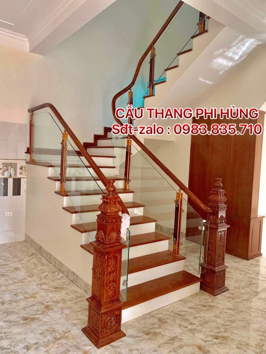 CẦU THANG KÍNH TAY VỊN GỖ ĐẸP TẠI THÁI BÌNH
