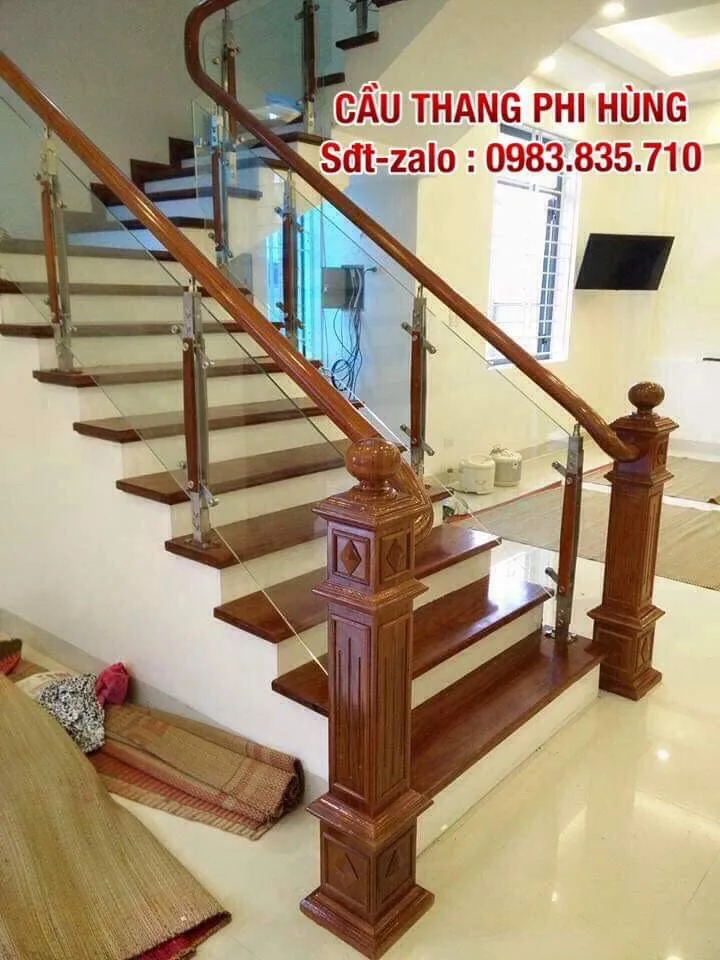 CẦU THANG KÍNH TAY VỊN GỖ TẠI HOÀNG LIỆT, HOÀNG MAI, HÀ NỘI