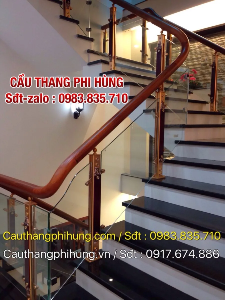 CẦU THANG KÍNH TAY VỊN GỖ ĐẸP TẠI THÁI BÌNH