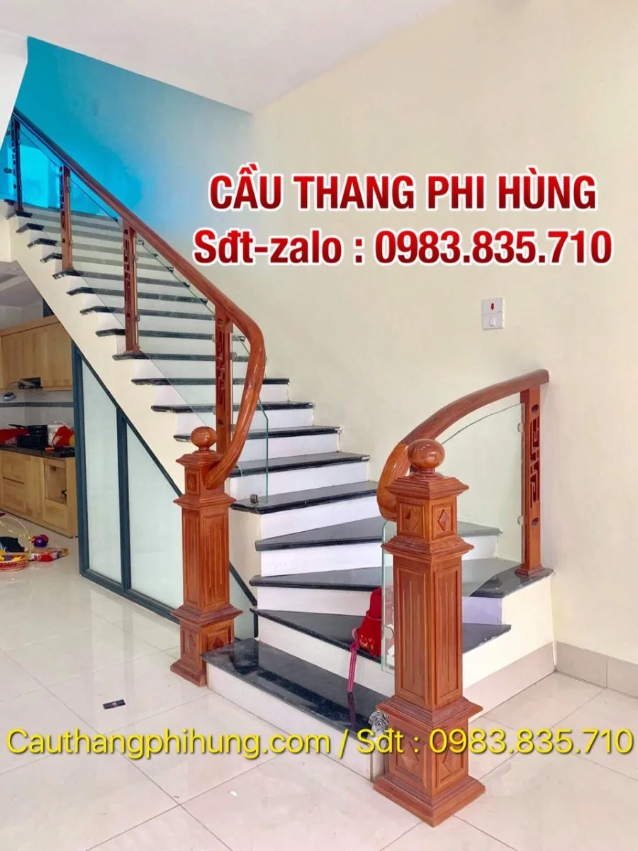 CẦU THANG KÍNH TAY VỊN GỖ TẠI THÁI BÌNH