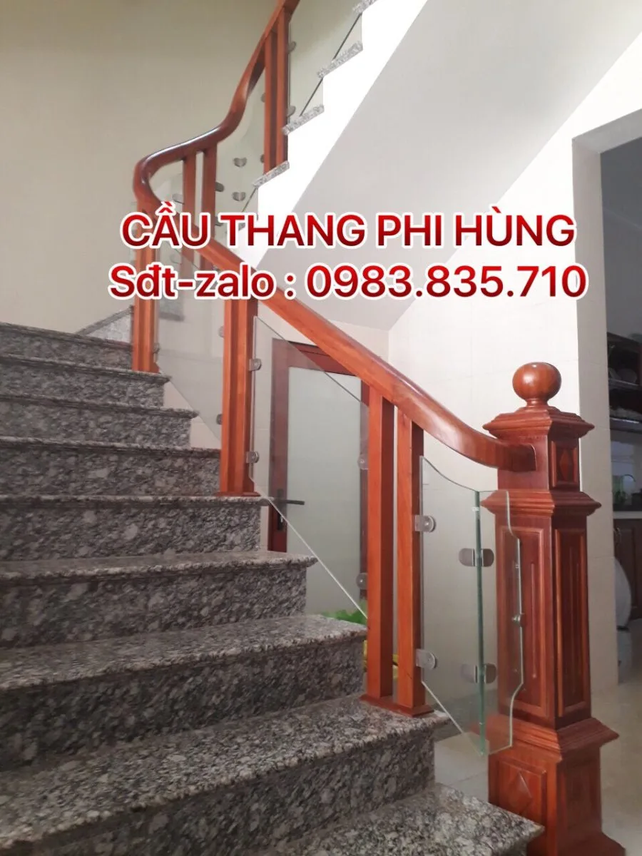 CẦU THANG KÍNH TAY VỊN GỖ TẠI QUẾ VÕ , BẮC NINH