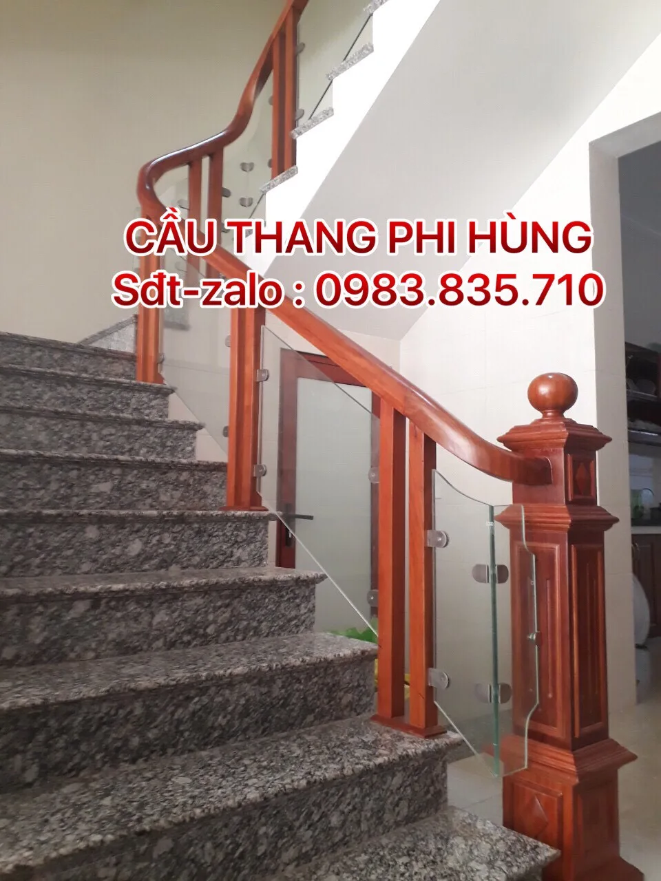 CẦU THANG KÍNH TAY VỊN GỖ TẠI QUẾ VÕ , BẮC NINH