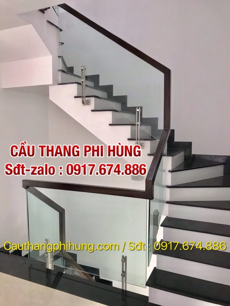 CẦU THANG KÍNH TAY VỊN GỖ TẠI QUẾ VÕ , BẮC NINH