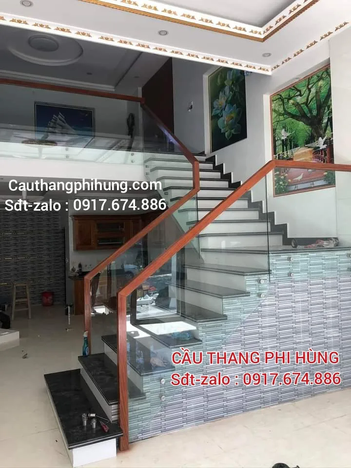CẦU THANG KÍNH ĐẸP TẠI QUẾ VÕ, BẮC NINH