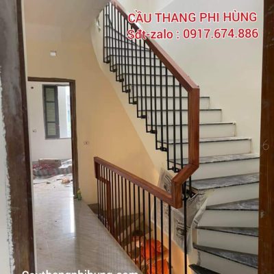 Cầu Thang Sắt Đẹp Tay Vịn Gỗ. Lan Can Cầu Thang Sắt Đẹp Nghệ Thuật