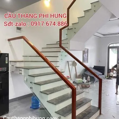 Cầu Thang Kính Cường Lực Đẹp . Lan Can Cầu Thang Kính Tay Vịn Gỗ