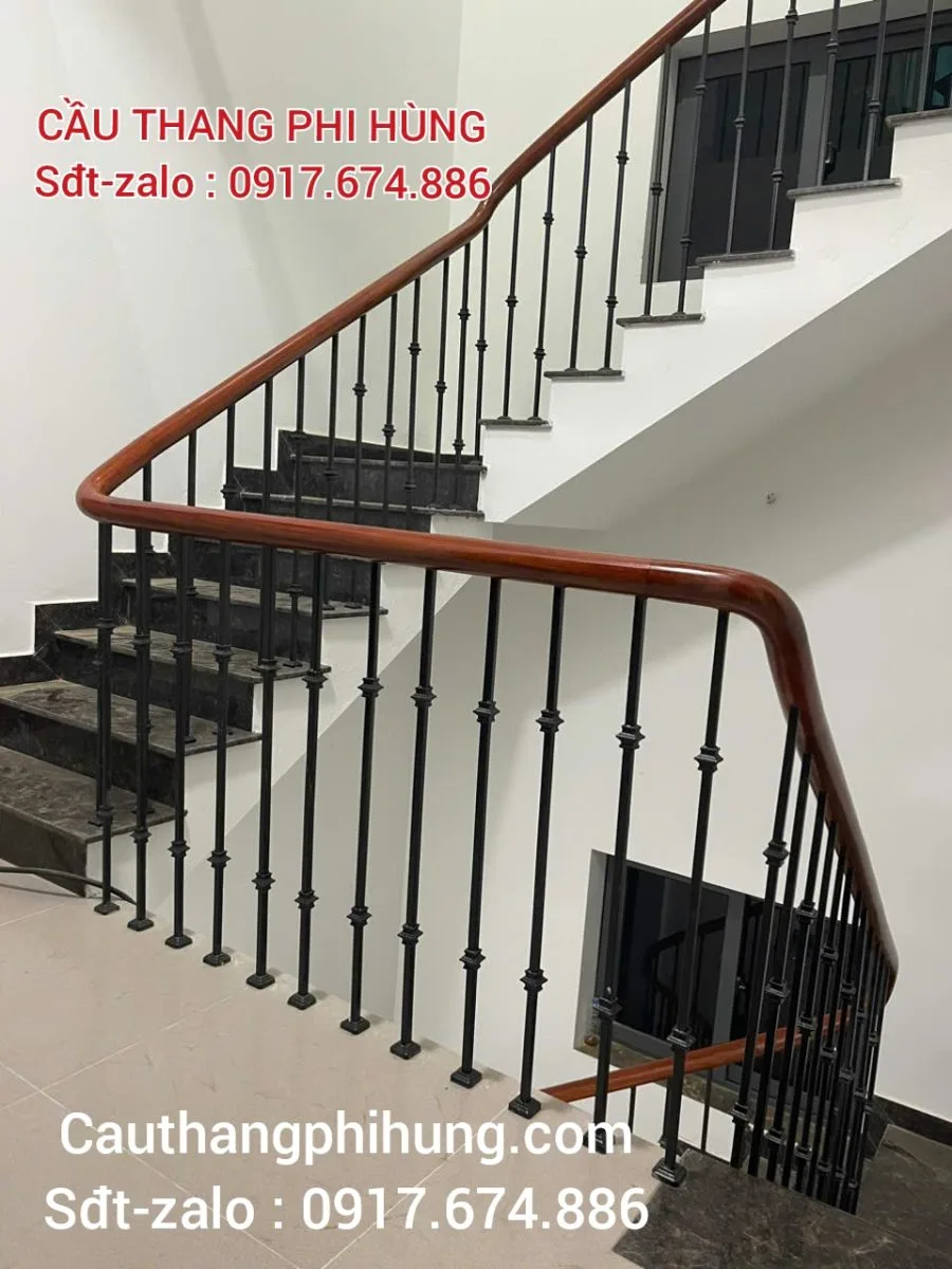 Cầu Thang Sắt Đẹp Tay Vịn Gỗ. Cầu Thang Lan Can Sắt Tại Hà Nội