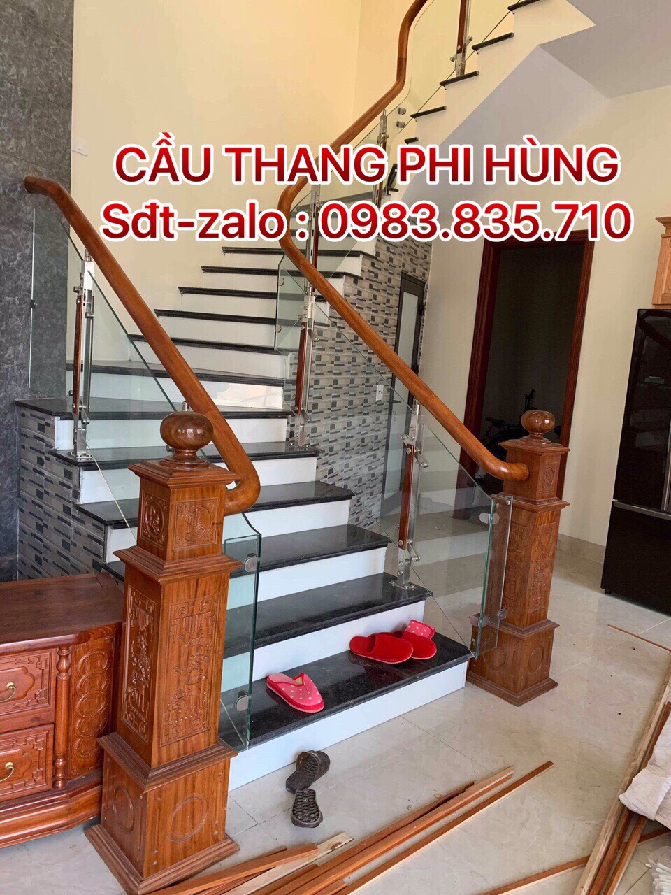 CẦU THANG KÍNH TAY VỊN GỖ TẠI THANH MIỆN, HẢI DƯƠNG