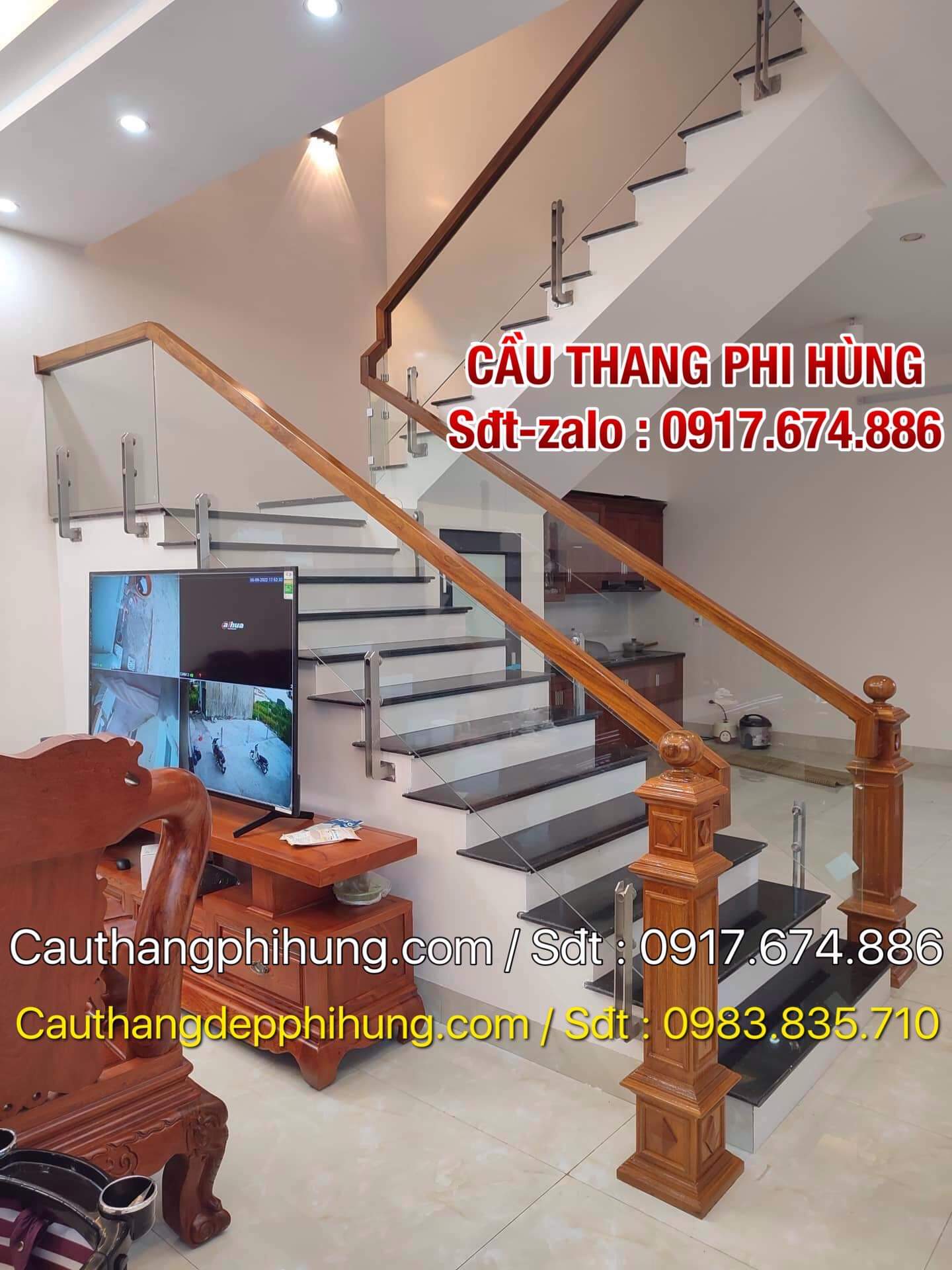 CẦU THANG KÍNH TAY GỖ ĐẸP