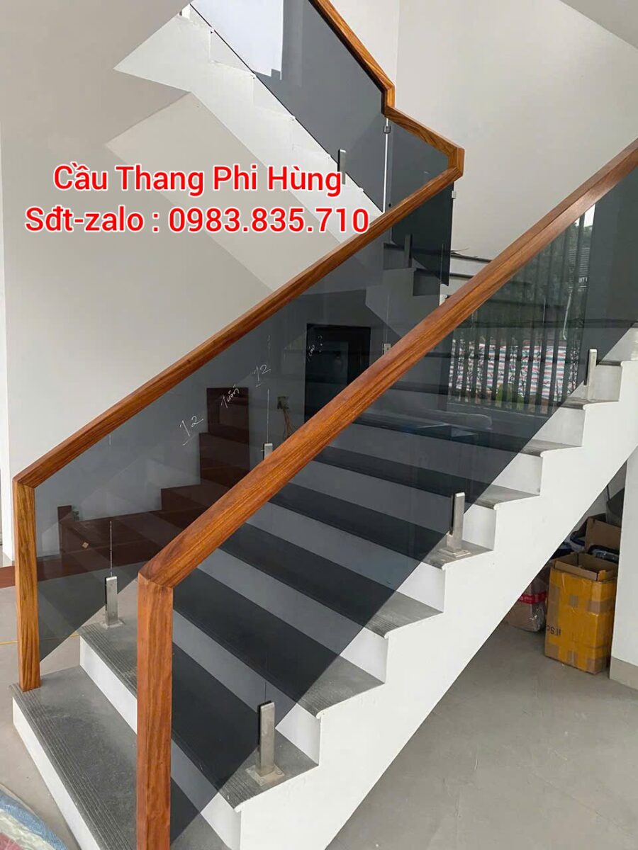 Cầu Thang Gỗ Kính Đẹp Tại Hà Nội . Tay Vịn Cầu Thang Kính Cường Lực
