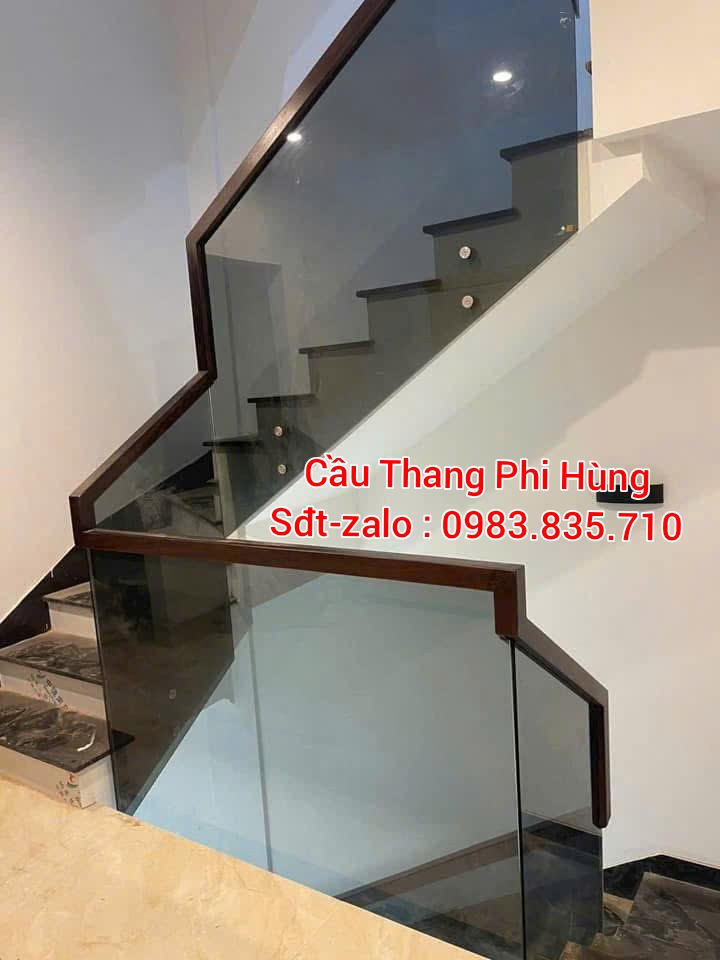 Tay Vịn Cầu Thang Kính Xám Khói . Cầu Thang Kính Gỗ Đẹp Tại Hà Nội
